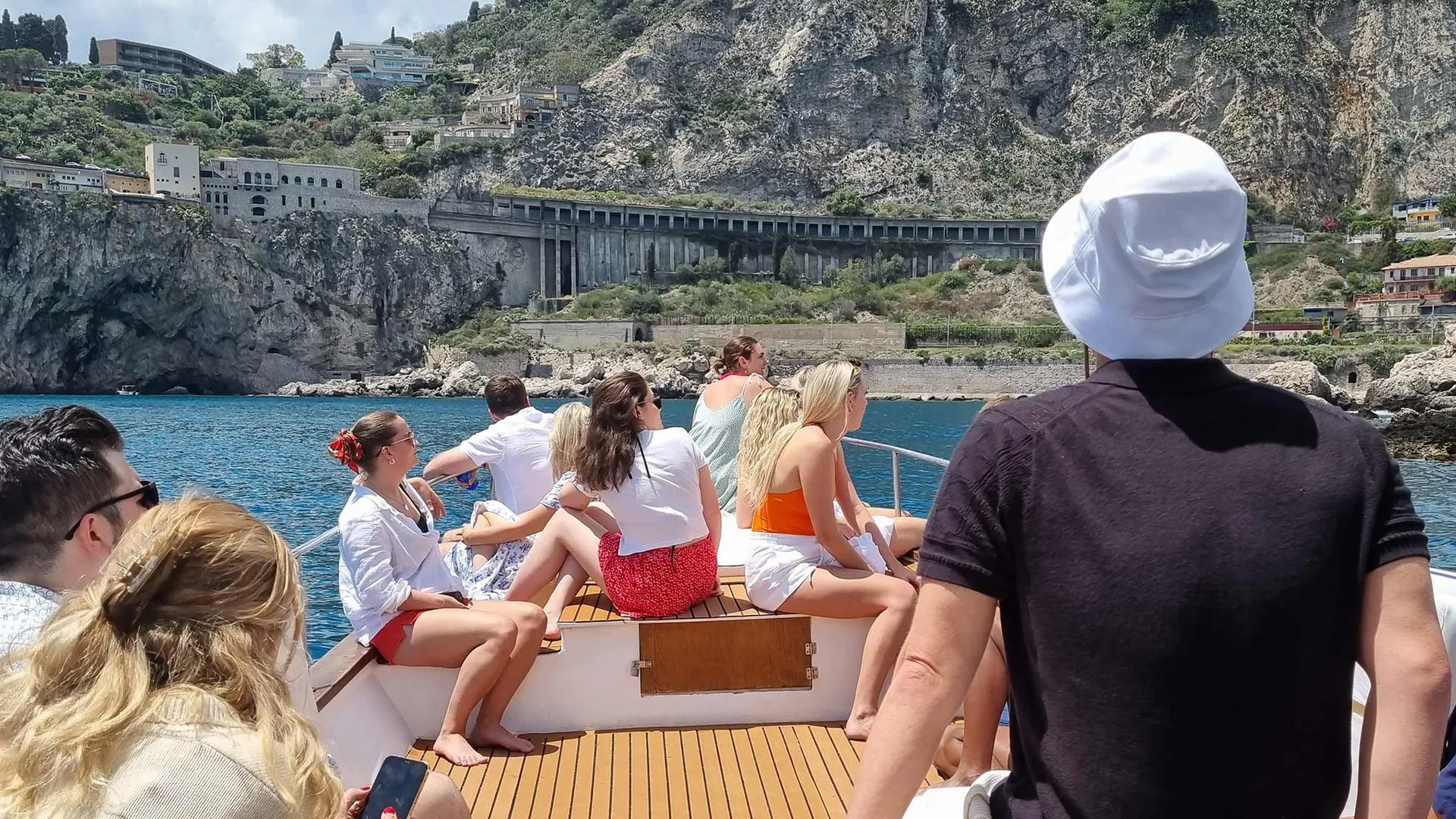 degustazione vini e specialità siciliane in barca Taormina